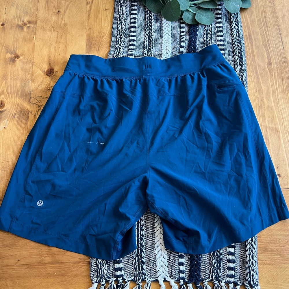 LuluLemon shorts blue size Large
